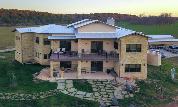 Goldthwaite Maison | Twin Hills River Ranch Elegant Goldthwaite Escape, sleeps 20+ May Special 550