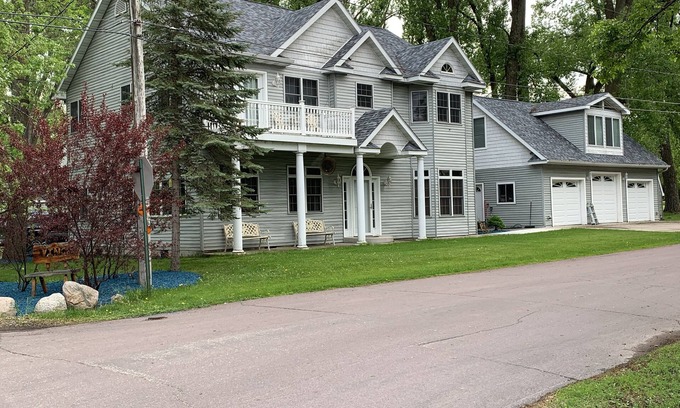 Waterville Maison | Twin Lakes: Tetonka and Sakatah Dock, Kayaks, Lakeside Firepit.
