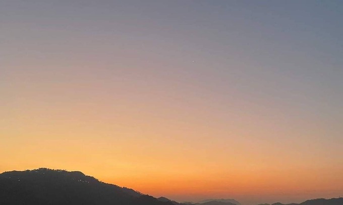 Kumarhatti Appartement | Twin Oaks Kasauli chowk The valley view Sun rise on your bed.