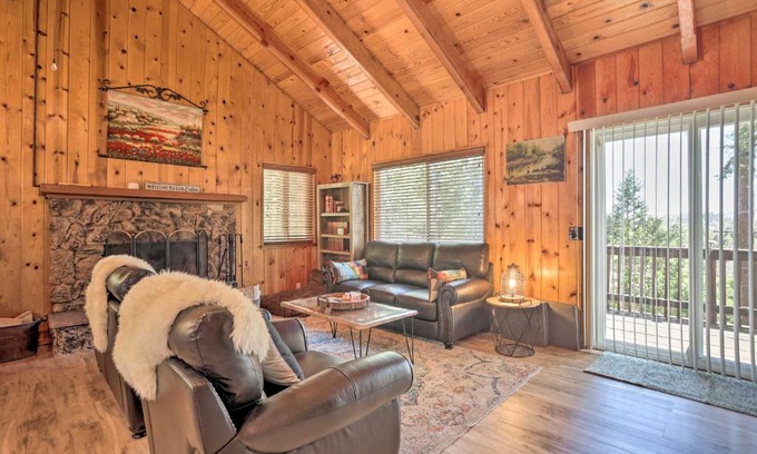 Twin Peaks Maison | Twin Peaks Retreat about 3 Mi to Lake Arrowhead!
