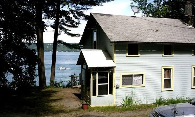 Trumansburg Cottage | Twin Pines, Cottage de charme au bord du lac Cayuga avec une vue imprenable
