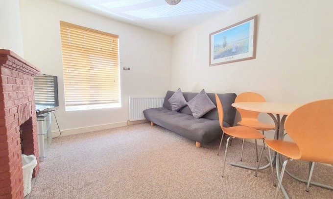 Sittingbourne Appartement | Bassett Road Flat 2 - Deux Chambres Appartement, Couchages 5