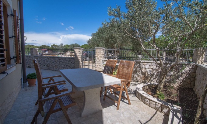 Punta Kriza Appartement | Appartement de deux chambres avec la terrasse Punta kriza, Cres (A-8082-a)