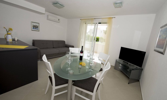 Promajna Appartement | Appartement de deux chambres avec la terrasse Promajna, Makarska (A-17160-b)