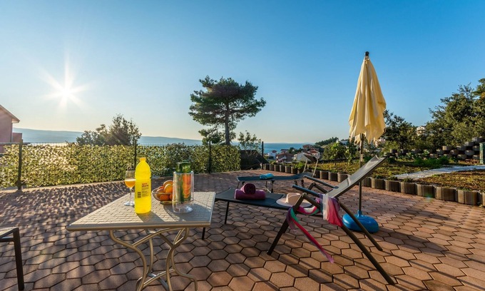 Stanici Appartement | Appartement de deux chambres avec la terrasse et la vue sur le mer Stanici, Omis (A-18676-a)