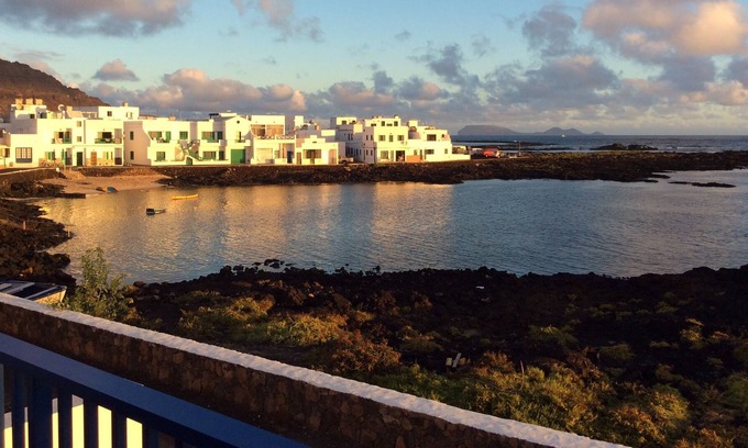 Orzola Appartement | Appartement de deux chambres à Orzola en bord de mer avec terrasse