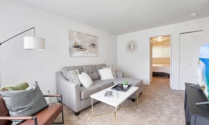 Gibraltar Appartement | Two bedroom apartment - Near parks and Detroit River!