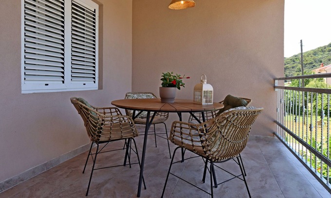 Kampor Appartement | Appartement de deux chambres avec la terrasse et la vue sur le mer Kampor, Rab (A-17396-a)