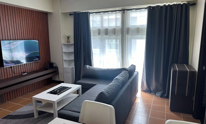 Bangkal Copropriété | Two Bedroom Condo in Makati- Good for 6!