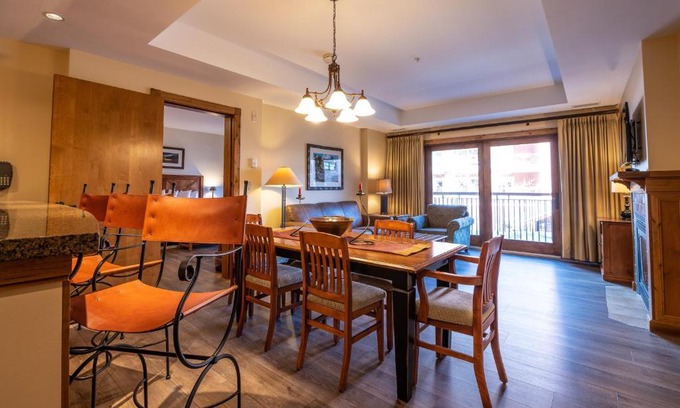 Crested Butte Appartement | Two Bedroom Condo with a Balcony in Mountaineer Square condo