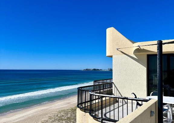 Tugun Appartement | Two Bedroom Ocean View Penthouse at Pelican Sands
