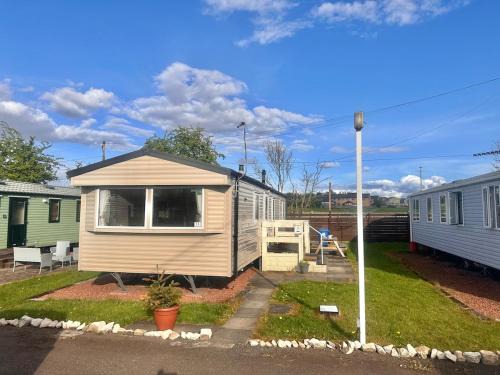 Glasgow Appartement | Two Bedroom Willerby Caravan Located in Uddingston, Glasgow at Maryville Caravan Site