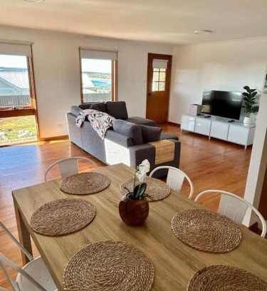 Emu Bay Maison | Two Buoys Beach Shack
