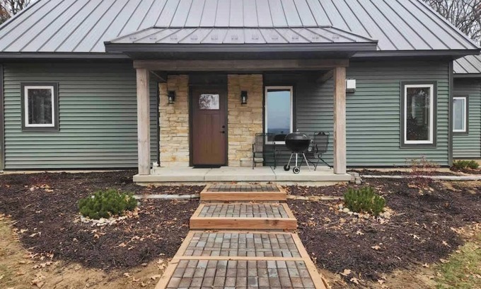 Lyndon Station Cabine | Two Crows Cabin Summa