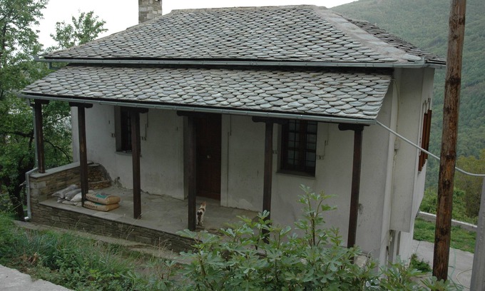 Zagora-Mouresi Maison | Bâtiment de deux étages à la montagne Pelion avec vue sur la mer Égée et les Sporades.