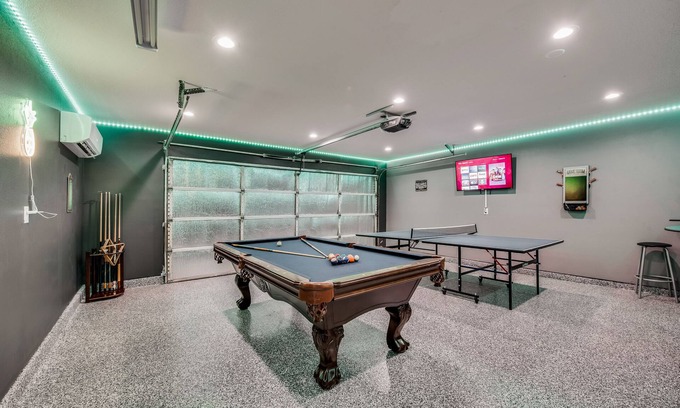 Lewisville Maison | Two Game Rooms with Hot Tub