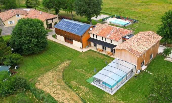 Maubec Maison | Grand Domaine : Deux Gîtes de Groupe proches Toulouse & Gers, Piscines & Loisirs