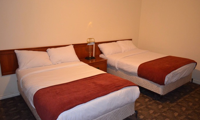 Town of Two Hills Hôtel | Two Hills Inn