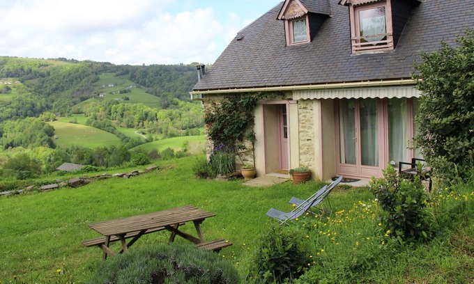 Lies Maison | Deux Gîtes indépendants de montagne (7pers) et Atelier de Méditation.