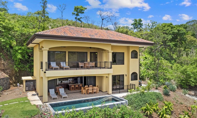 Coco Maison | Two King Suites - Ocean Views - Private Pool