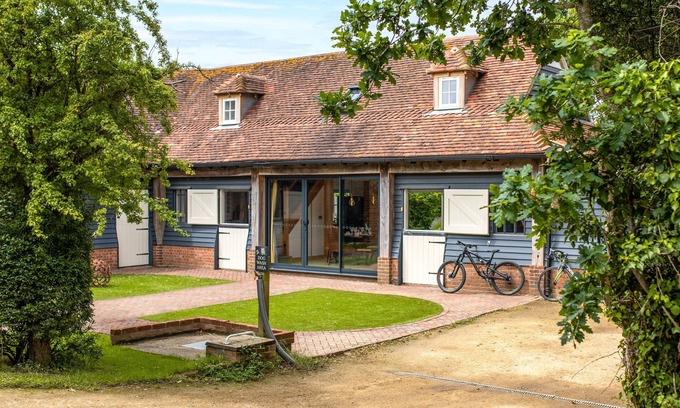 Funtington Cottage | Two luxury Cottages near Bosham with Hot Tubs, perfect for family reunion.