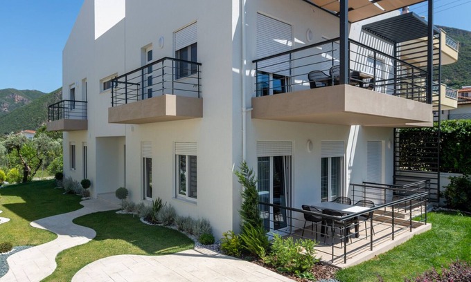Psathopirgos Appartement | Two Olive Trees - "Root" Apartment
