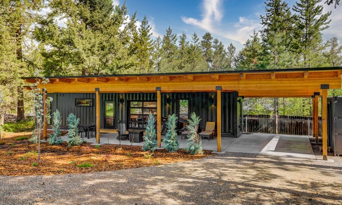 McCall Maison | Two Pines - Unique container home - Downtown - Trailer Parking - Pet friendly
