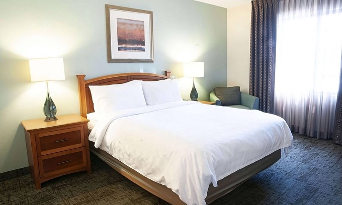 Vance Jackson Appartement | TWO Relaxing Suites with Full Kitchen and Free Breakfast! Pool, Pets Allowed!