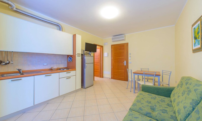 Viserbella Appartement | SUITE DEUX PIECES N ° 5, A 20 METRES DE LA MER, MEUBLEE AVEC PARKING PRIVE.
