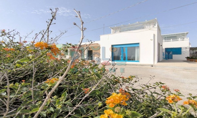 Posto Rosso Maison | Two-room Blue House beachfront apartment in Red Place