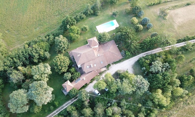 Villefranche Maison | Le Gîte de la Haille, met à votre disposition trois appartements meublés avec une piscine