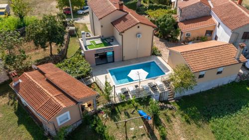 Nedescina Maison | Two Stone Houses Iva