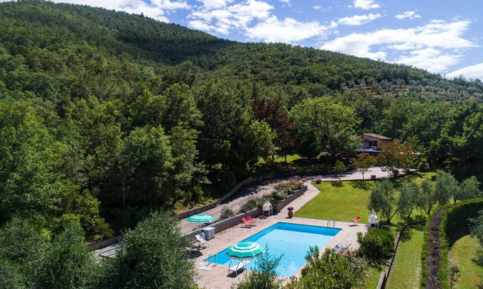 Orzale Villa | Villa de deux étages avec grande piscine privée et beau jardin paysager