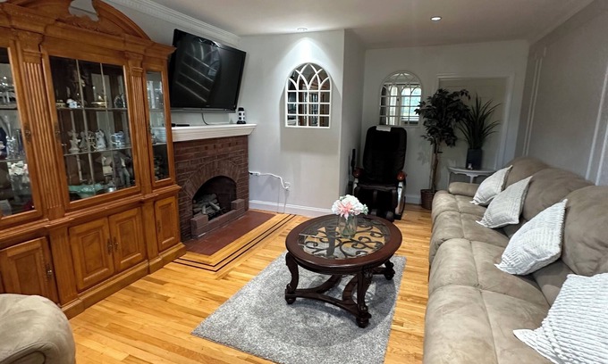 West Codman Hill - West Lower Mills Maison | Two story Cozy Massachusetts Home.