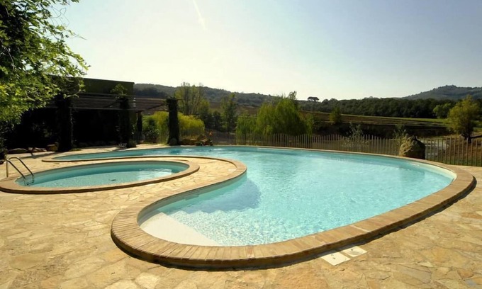 Teverina di Cortona Villa | Deux villas et une maisonnette, propriété de 60 ha,piscine,WiFi, A/C,pêche,vélos