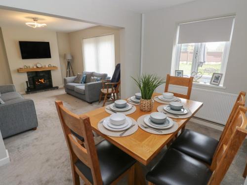 Margam Maison | Ty Drws Nesaf