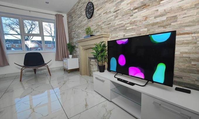 Erdington Maison | Tyburn House, Birmingham B24 with FREE Parking and FREE WiFi