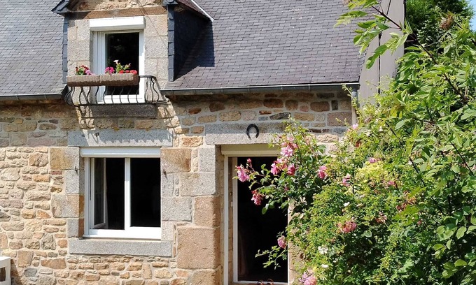 Plelo Cottage | Typical Breton house with garden near the sea and the Bay of Saint Brieuc