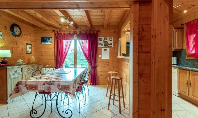 Etobon Cottage | Chalet typique avec cheminée, balades et pêche aux Vosges, WiFi inclus