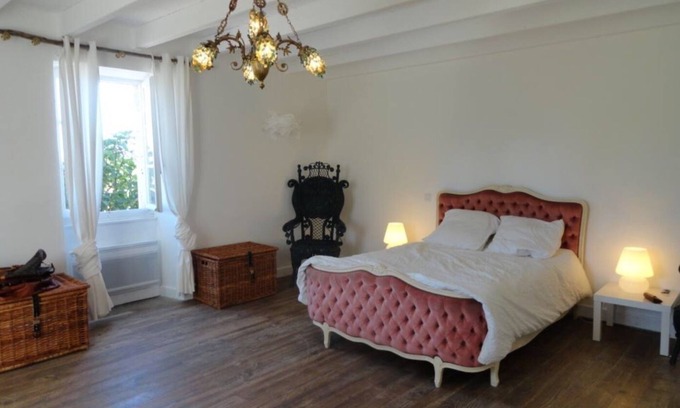 Cieurac Maison | Maison typique ,spacieuse,Piscine privée,grand jardin.