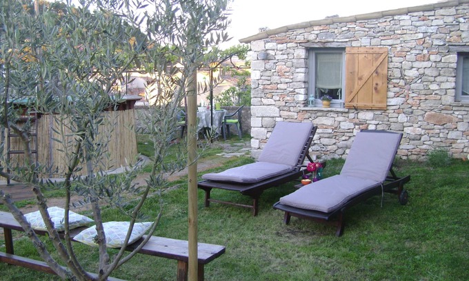 Apt Cottage | GITE TYPIQUE PROVENCAL POUR 2 PERSONNES AVEC JARDIN ET PISCINE