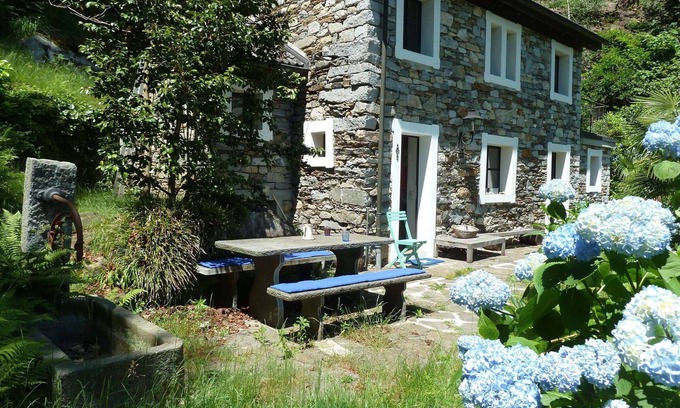 Brissago Maison | Typical rustico on the edge of the village idyllically bordering the forest