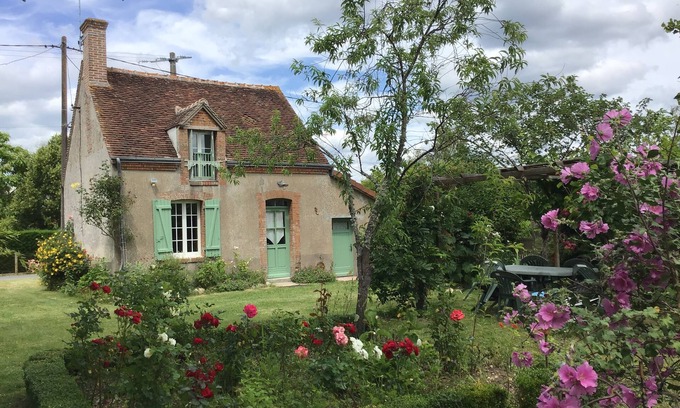 Gy-en-Sologne Maison | Maison typique Solognote rénovée dans un cadre fleuri et arboré