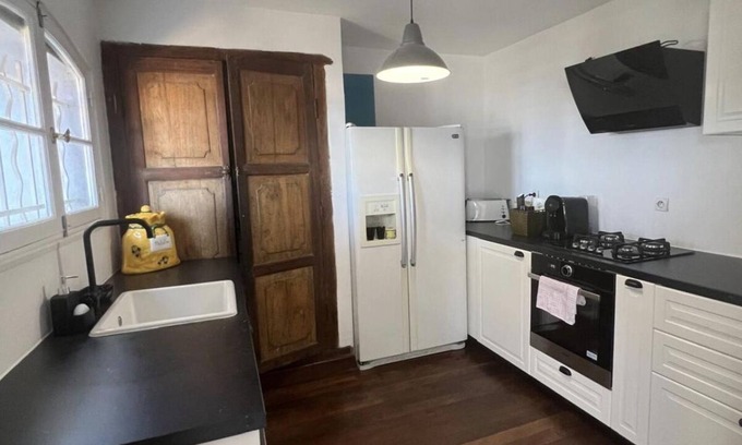 16th Arrondissement Maison | Villa typique et très spacieuse, avec piscine privé en front de mer