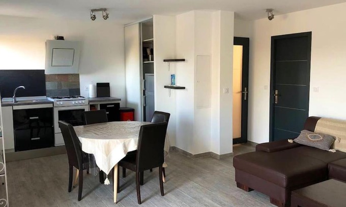 Aleria Appartement | U Primu Appartement spacieux au calme Aléria
