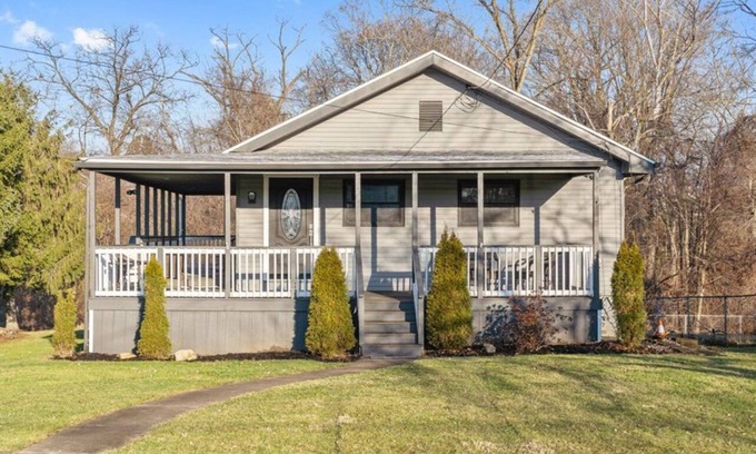 Plum Maison | U.S open Oakmont home! 4 minutes away! Walking distance!