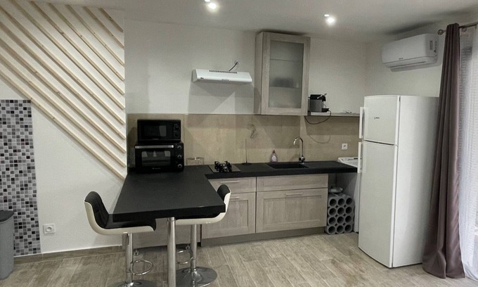 Aleria Appartement | U SECONDU - Appart neuf spacieux calme