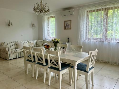 Hlohovec Villa | ubytování u Hraničního zámečku Hlohovec u Břeclavě