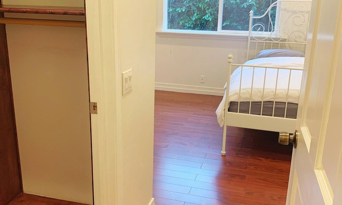 University Park Maison | UCI girl/walk to school/clean and quiet room