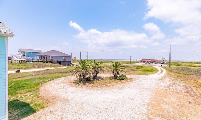 Surfside Beach Maison | Ultimate | Beachfront | Beach Access | Fenced Yard